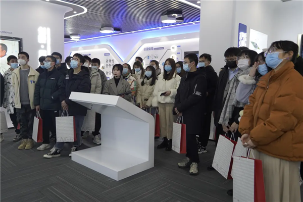 “与宁相约，筑梦青春”丨百名宁乡籍双一流高校学子参访中部产业基地