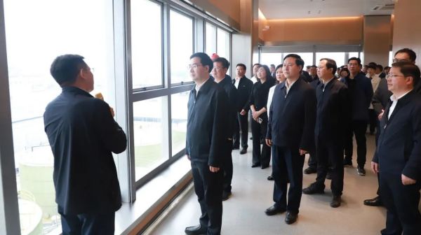 铜仁市委书记李作勋率“四新四化”项目观摩团赴Z6尊龙调研