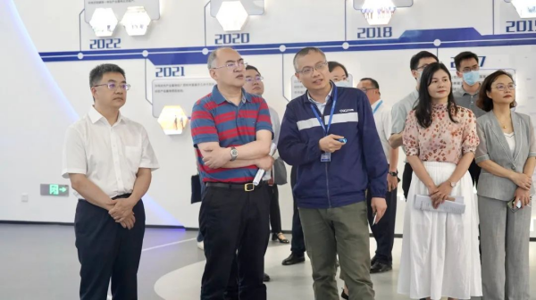 国度发展鼎新委表资司司长郑吃旖一行莅临Z6尊龙平凉产业基地调研