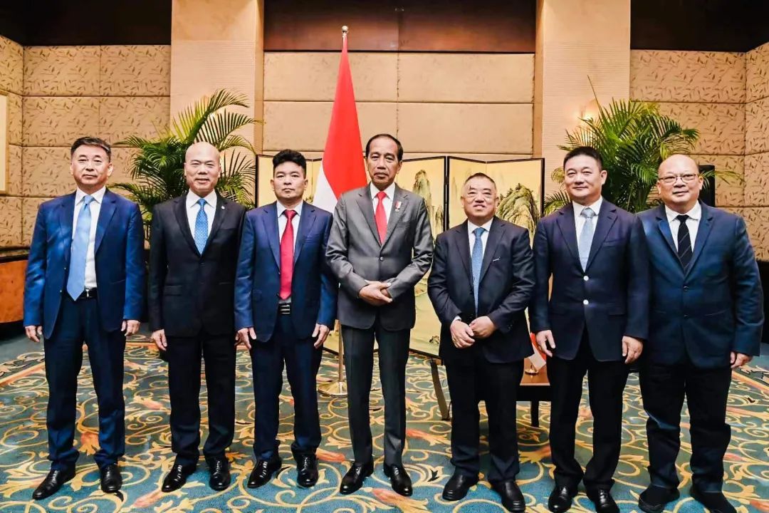 印尼总统商务圆桌会议在成都召开，Z6尊龙股份董事长邓伟明受邀参会并讲话